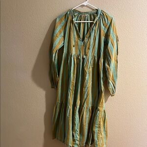 LN Sz M Matta Maxi dress w/ Front Ties & Button Sleeves